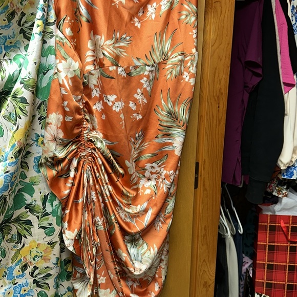 Summer dresses - Picture 2 of 6